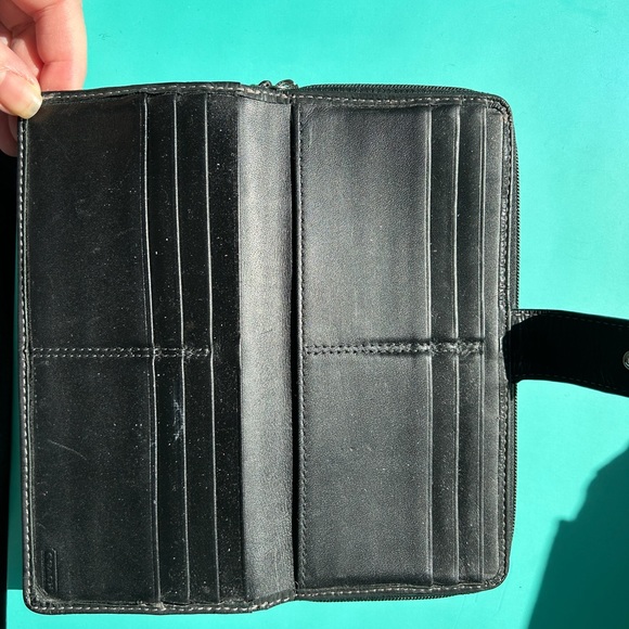 Coach - Picture 2 of 5